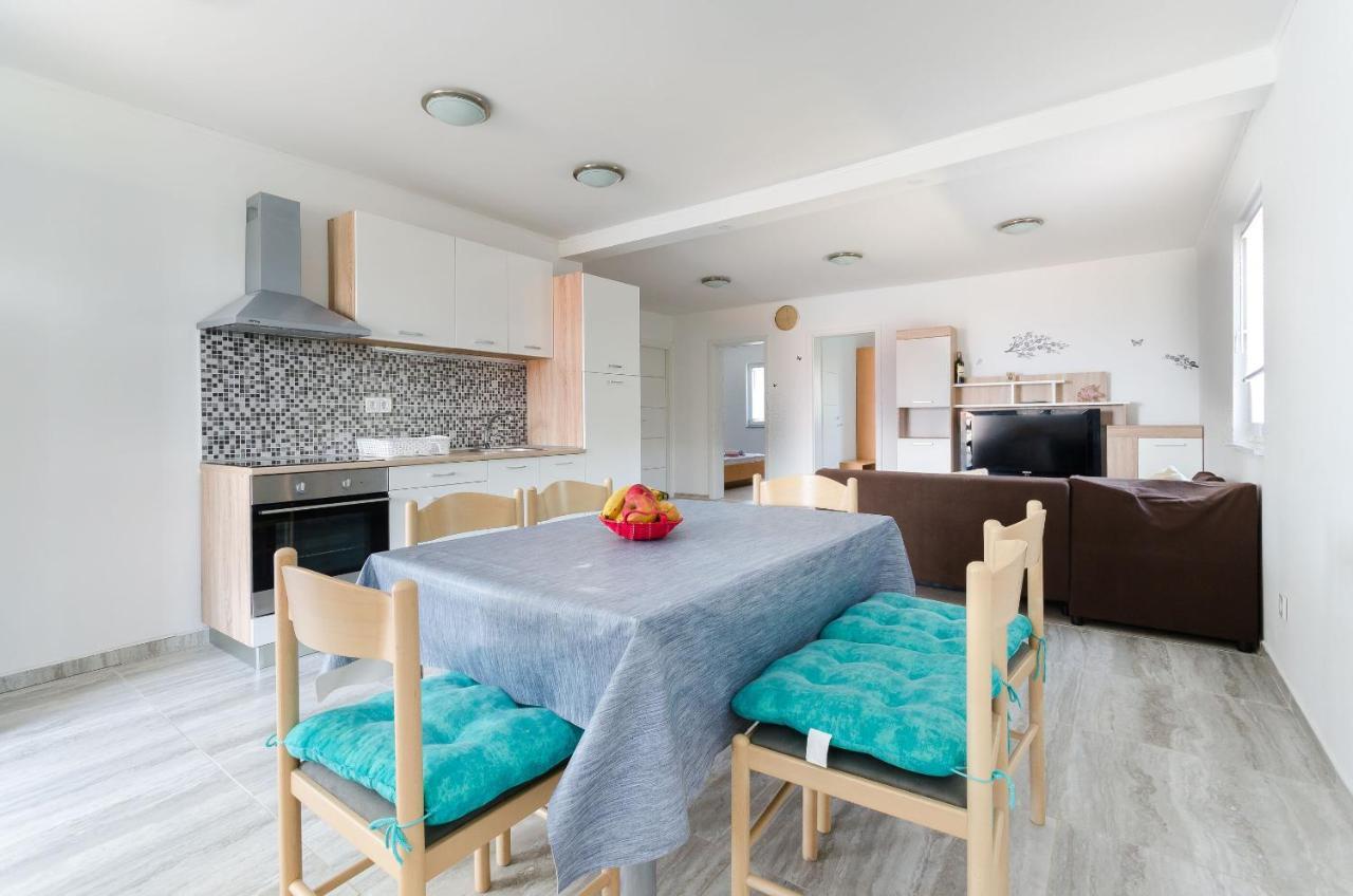 Apartments Ester Lopar Exterior foto