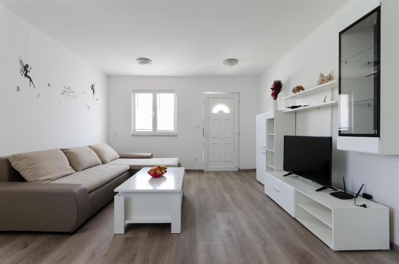 Apartments Ester Lopar Exterior foto