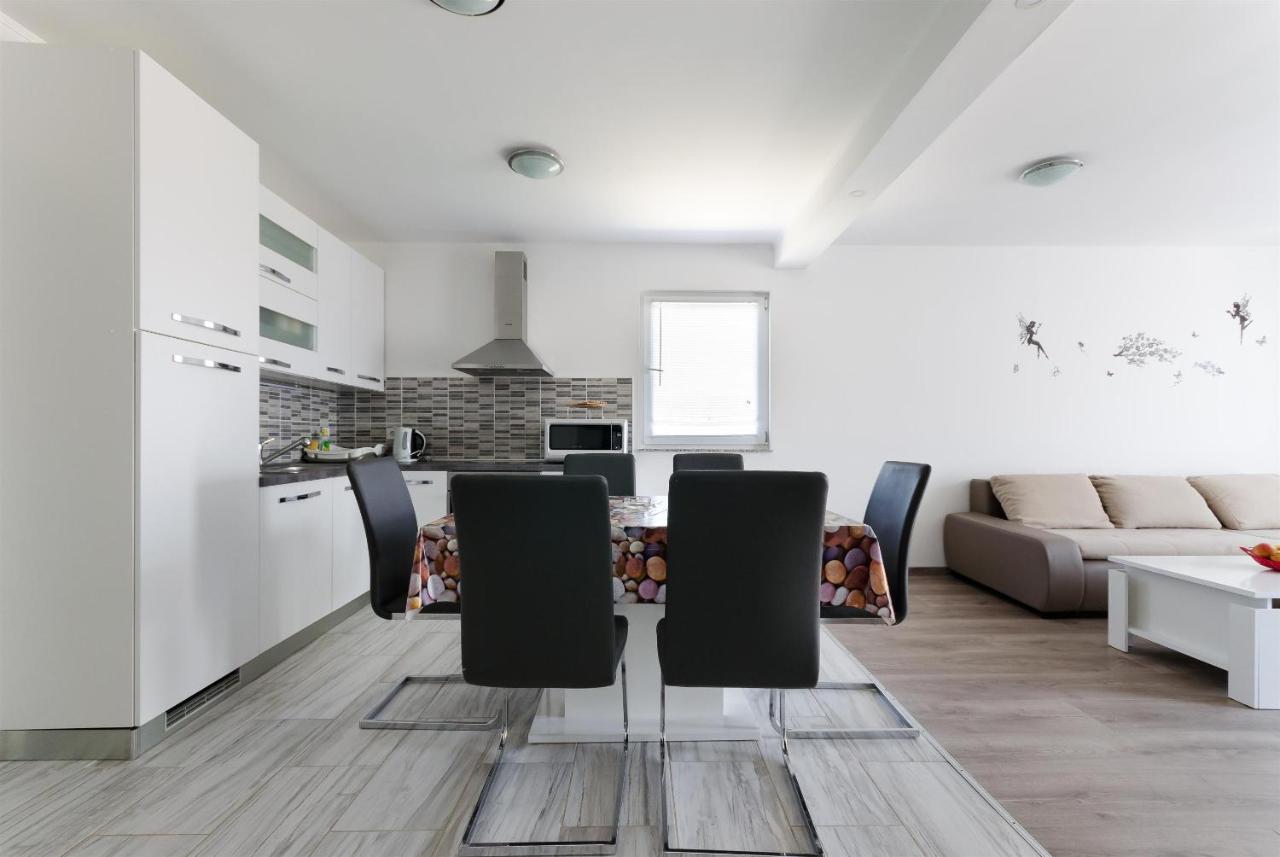 Apartments Ester Lopar Exterior foto